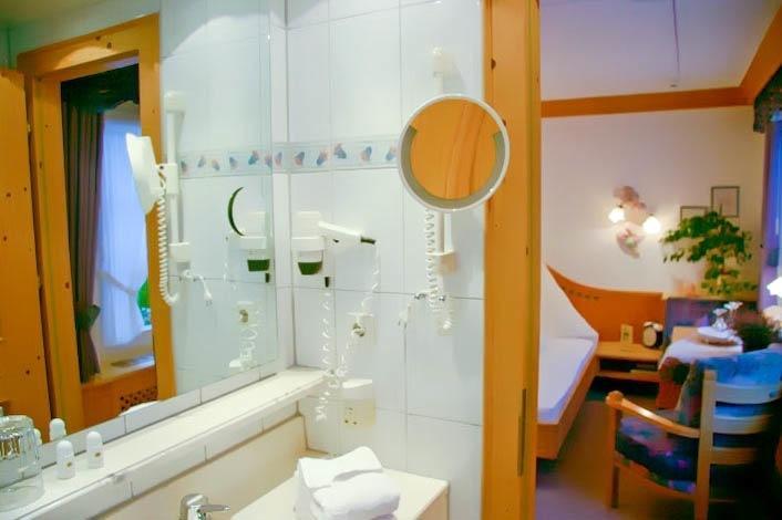 Hotel Restaurant Rengser Muehle Bergneustadt Oda fotoğraf
